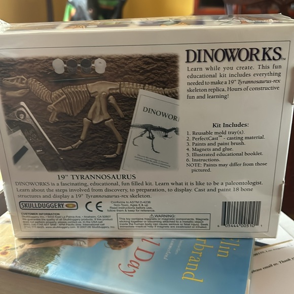 NWT Dinoworks Cast paint assemble & display a 19” TRex skeleton - Picture 2 of 5